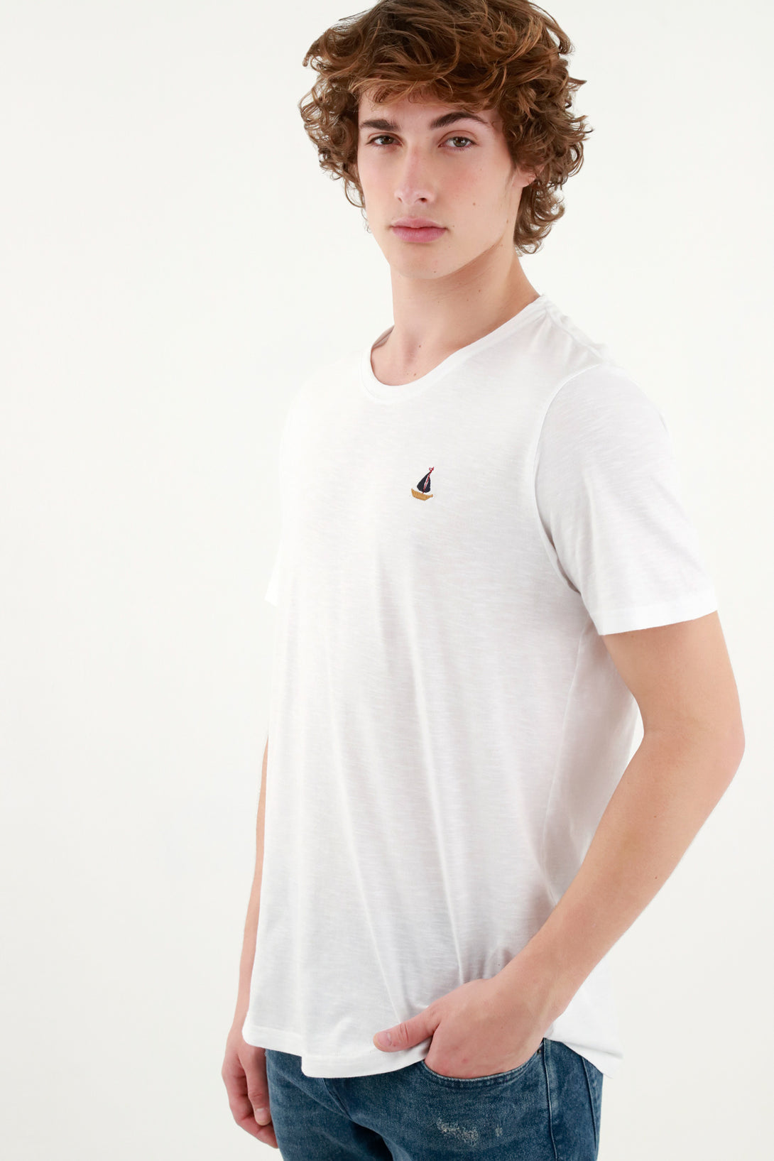 Camiseta blanca con mini detalle para hombre