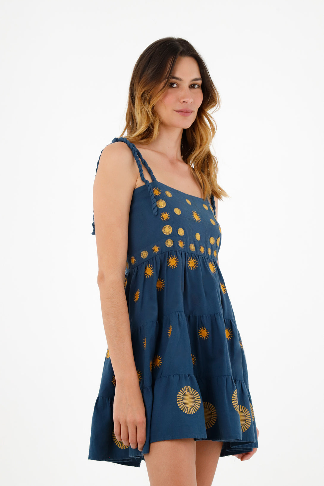 Vestido azul con detalles bordados para mujer