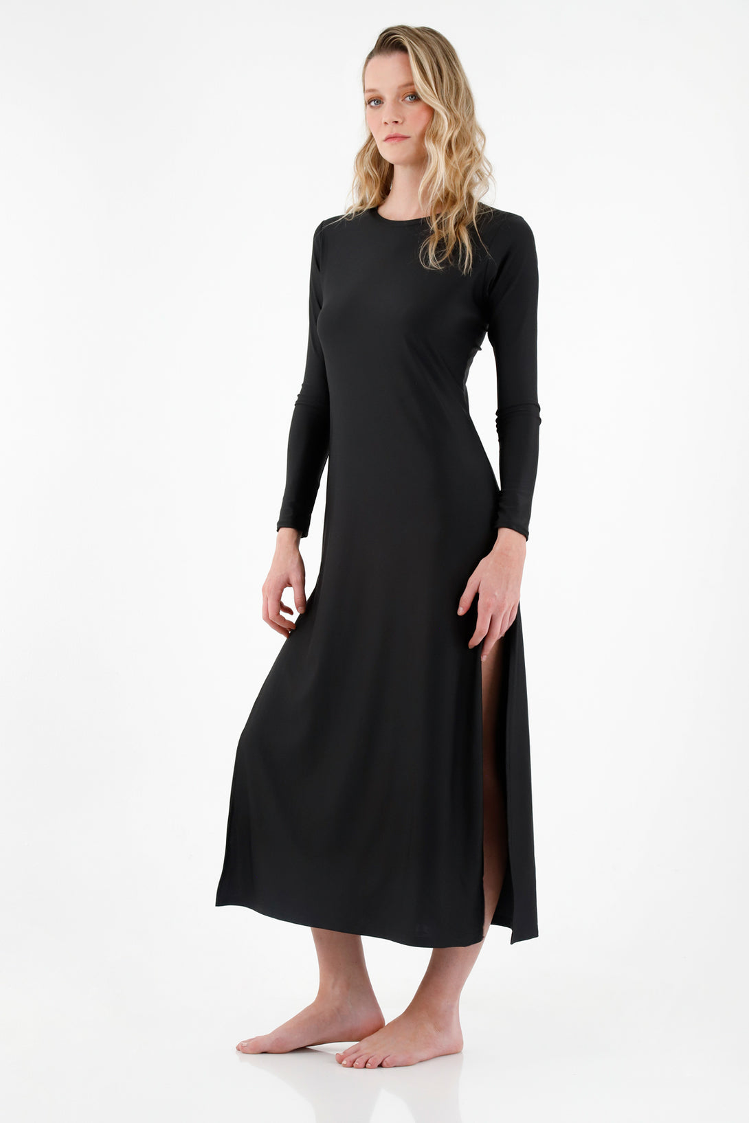 Vestido negro con aberturas en costados para mujer