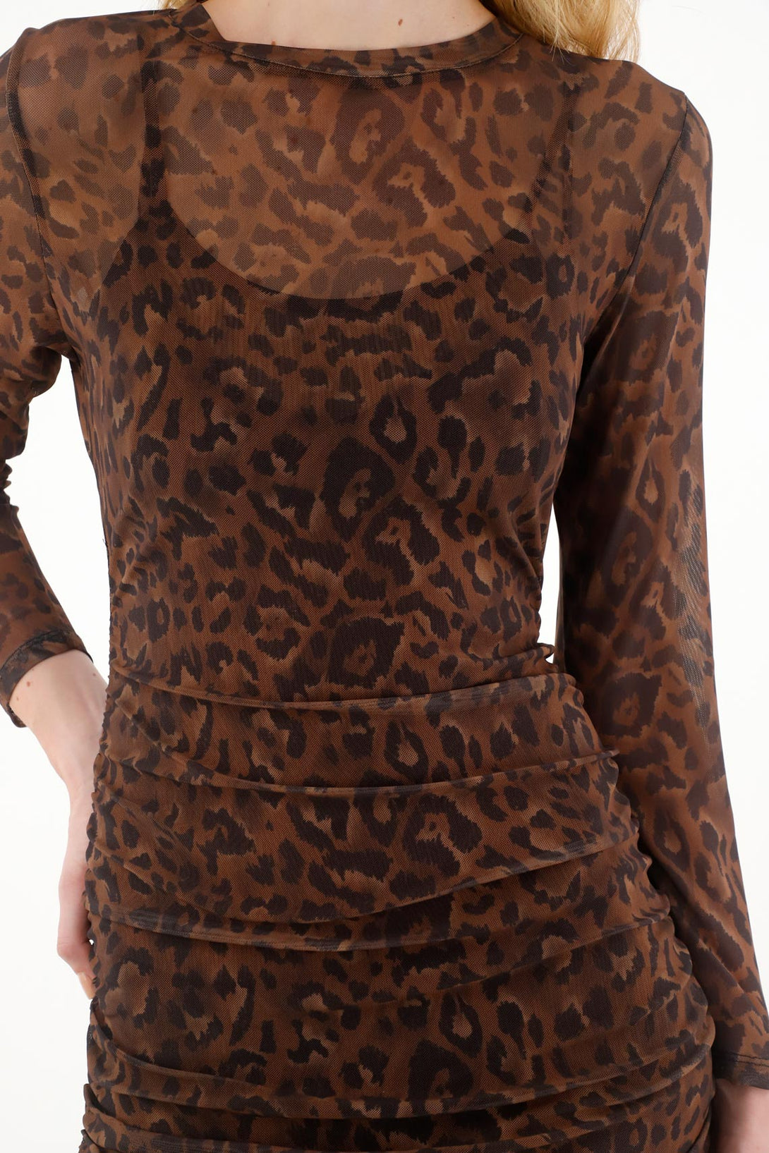 Vestido corto en malla estampado de animal print para mujer